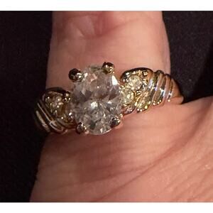 Gold Tone scalloped Ring large center rhinestone smaller side stones Size 6